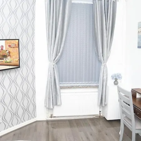 Cheadle House Holidays Manchester Extérieur photo