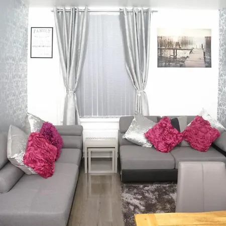 Cheadle House Holidays Manchester Extérieur photo
