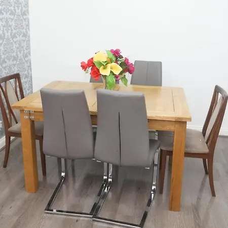 Cheadle House Holidays Manchester Extérieur photo