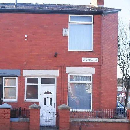 Cheadle House Holidays Manchester Extérieur photo
