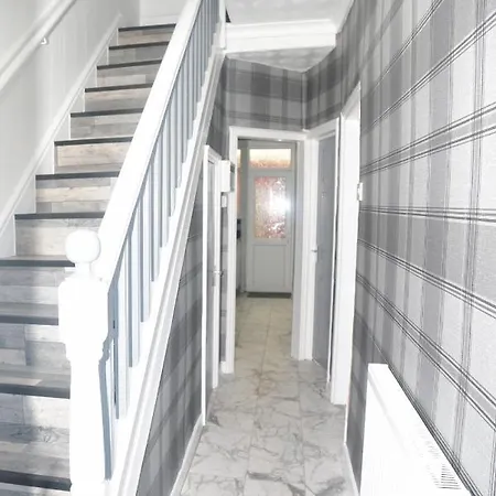 Cheadle House Holidays Manchester Extérieur photo