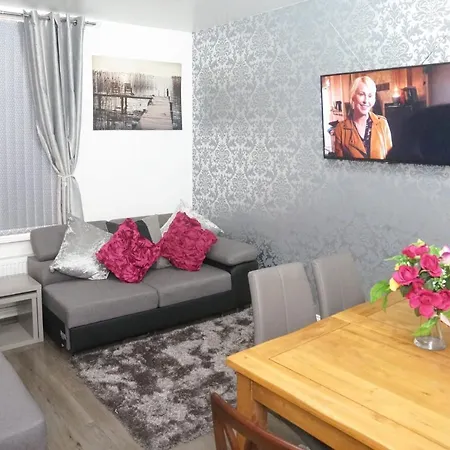 Cheadle House Holidays Manchester Extérieur photo